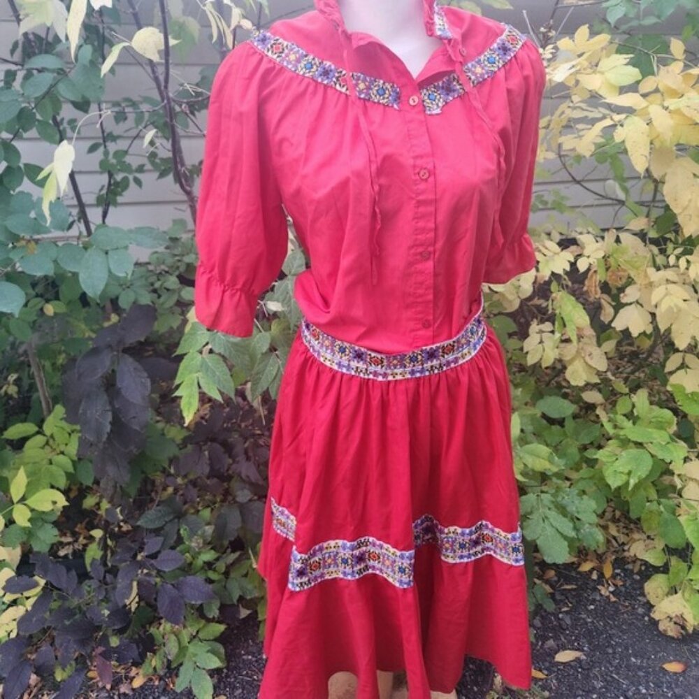 Vintage Red cultural Dress Embroidered Accents‎ Ruffle Collar Vintage Style